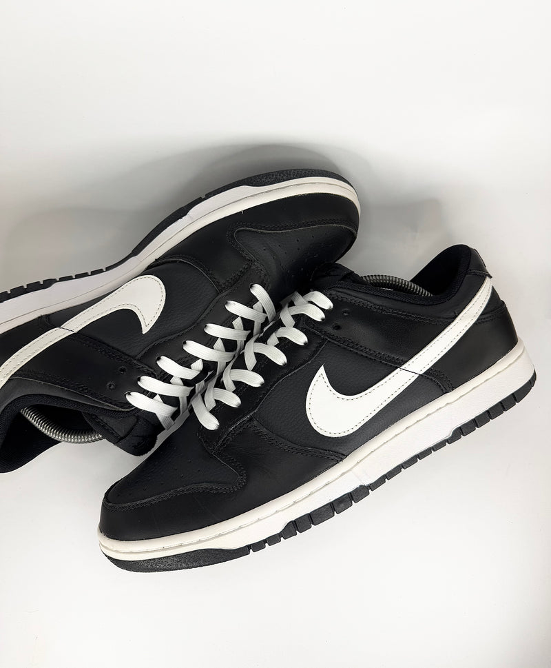 42 - Nike Dunk Low Black Panda