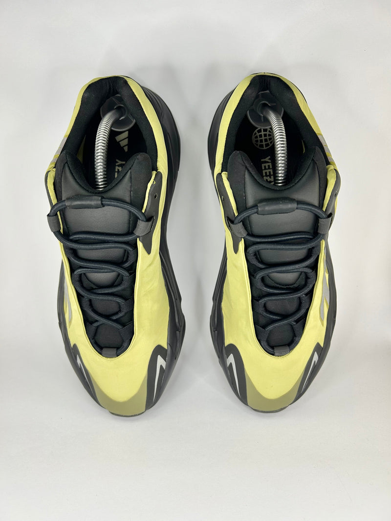 42 - Adidas Yeezy 700 MNVN Resin