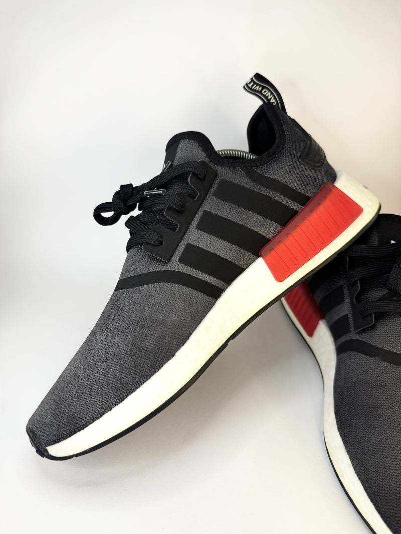 42 - Adidas NMD R1 Originals