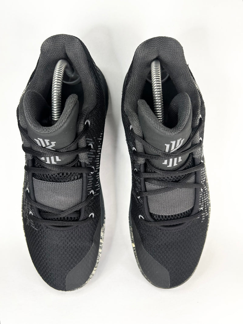 40 - Nike Kyrie Flytrap 2 Black Grey