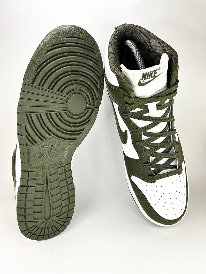 42 - Nike Dunk High Championship Khaki