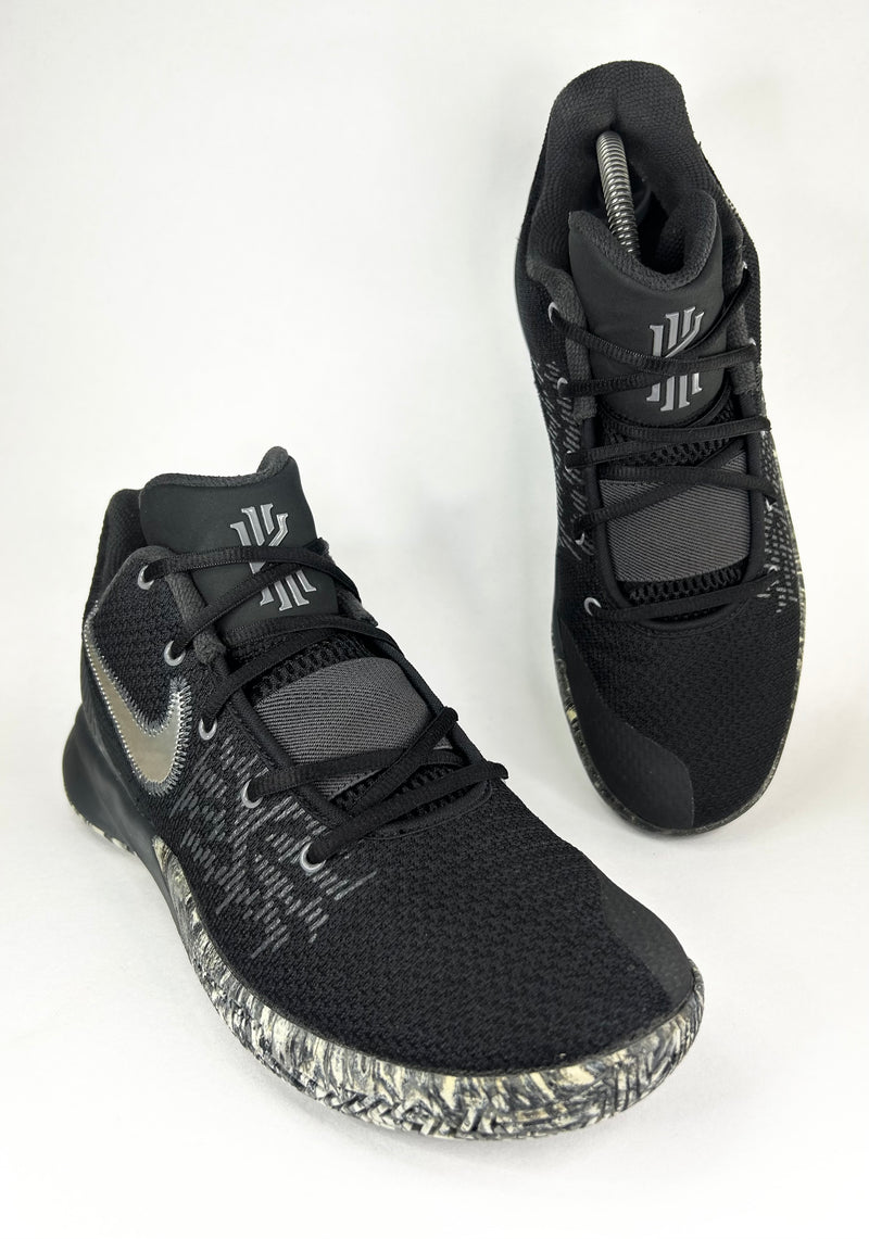 40 - Nike Kyrie Flytrap 2 Black Grey