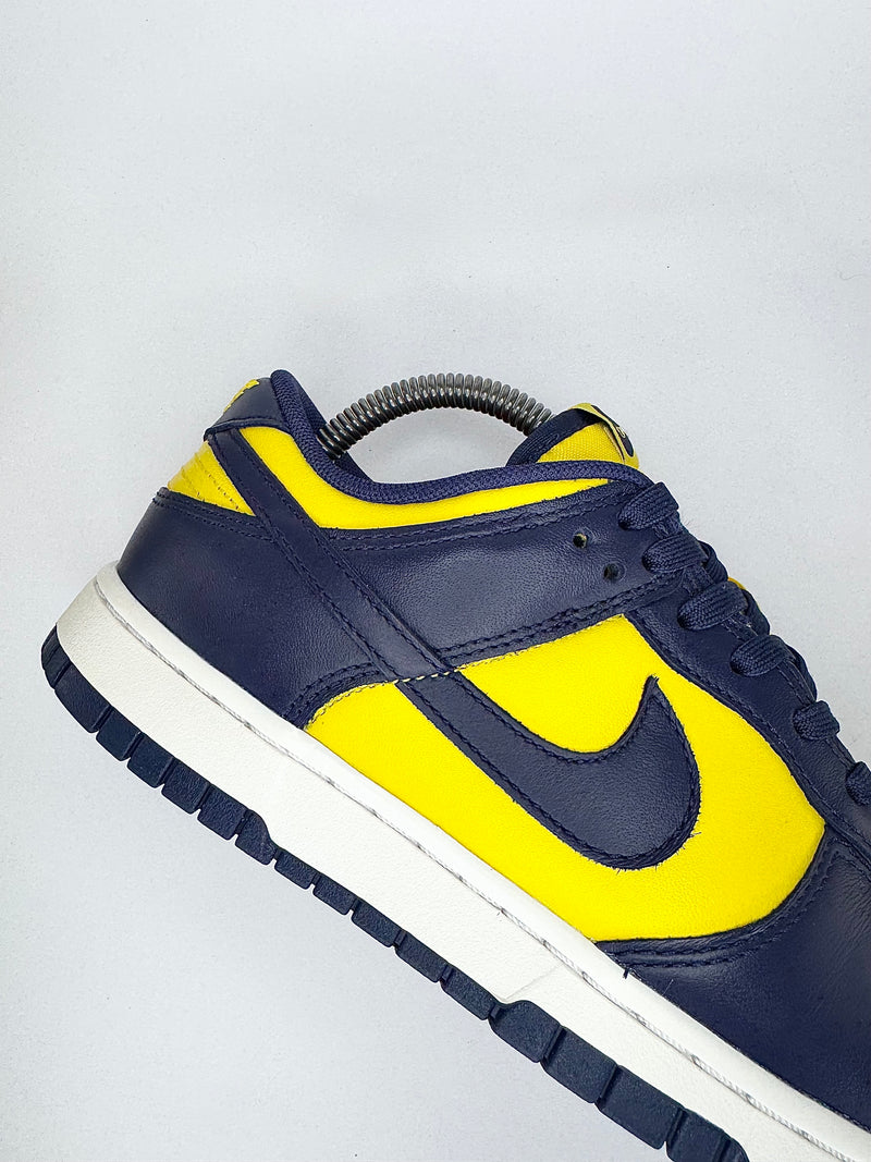 39 - Nike Dunk Low Michigan Varsity Maize