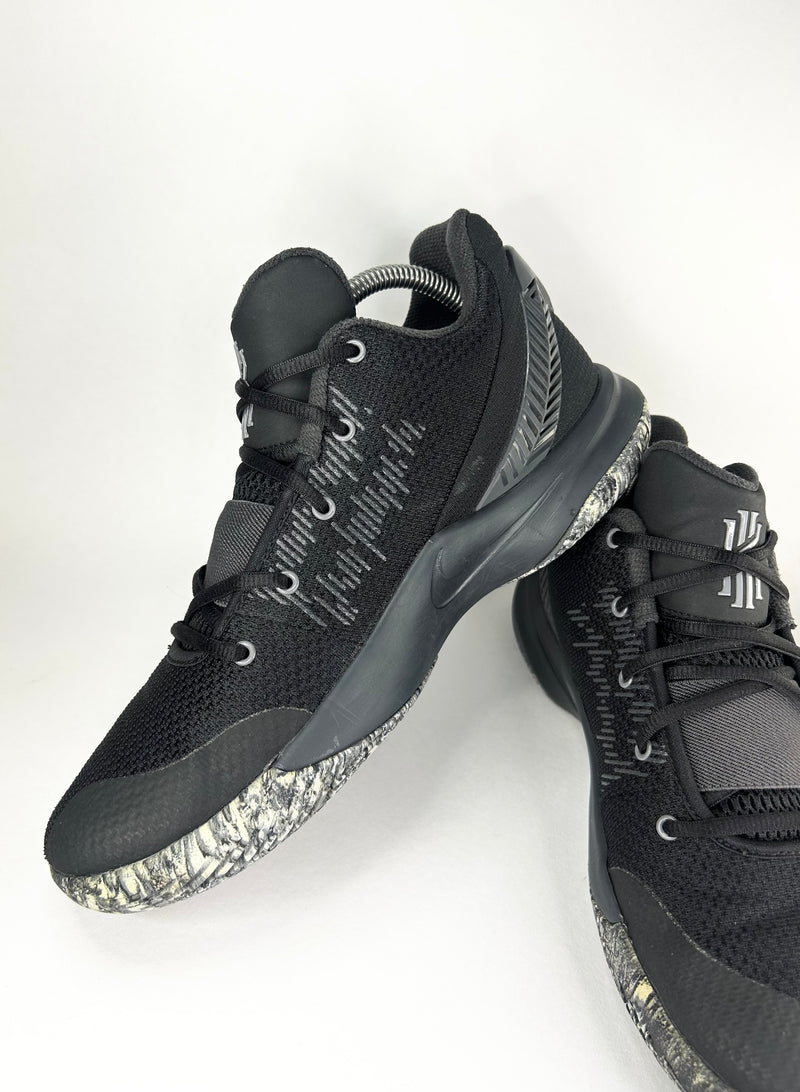 40 - Nike Kyrie Flytrap 2 Black Grey