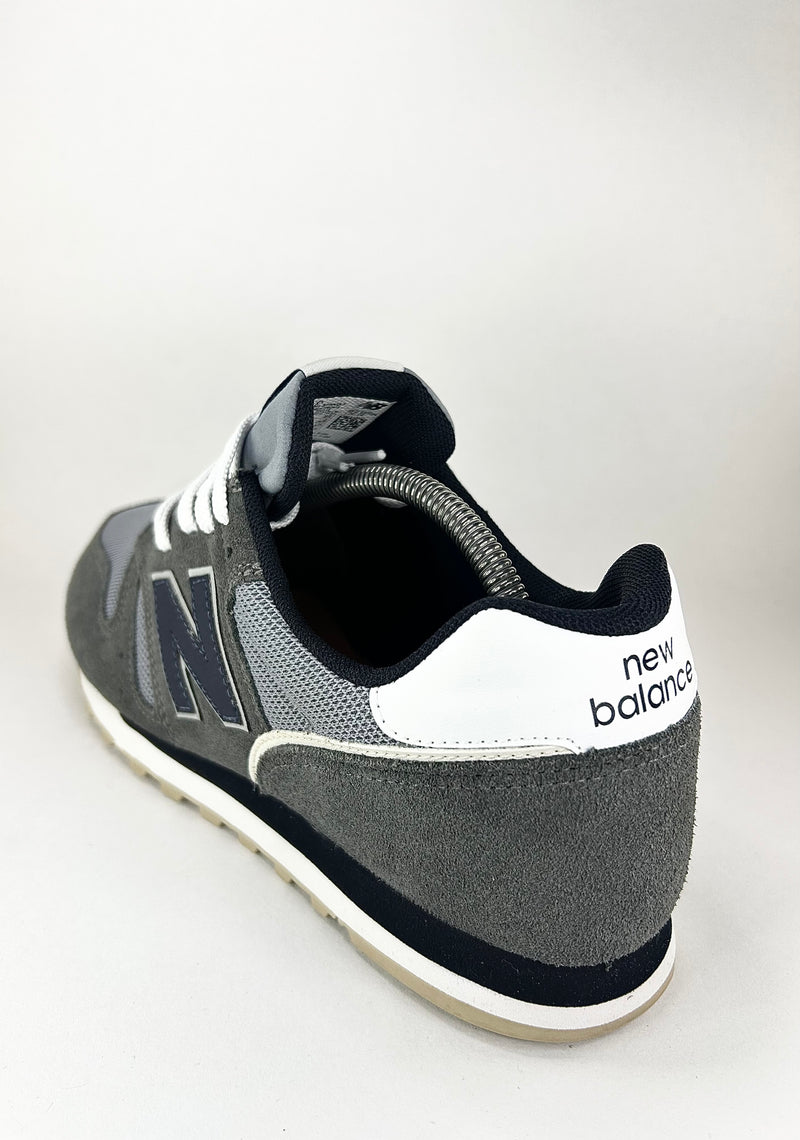 42 - New Balance 373