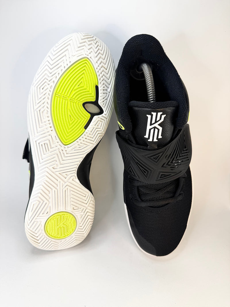 40 - Nike Kyrie Flytrap III Black White