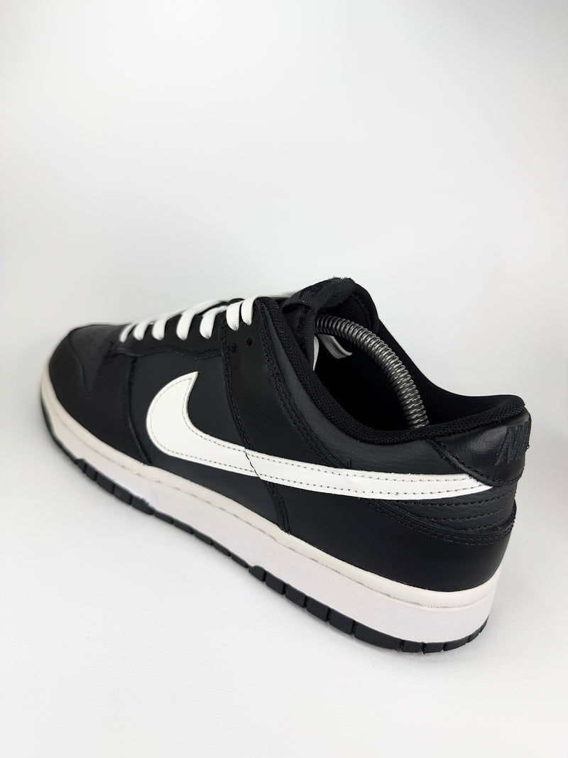 42 - Nike Dunk Low Black Panda
