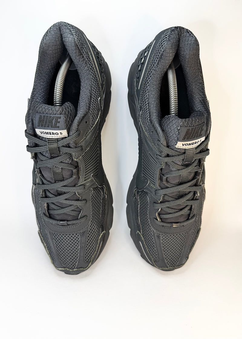 43 - Nike Zoom Vomero 5 Anthracite Black