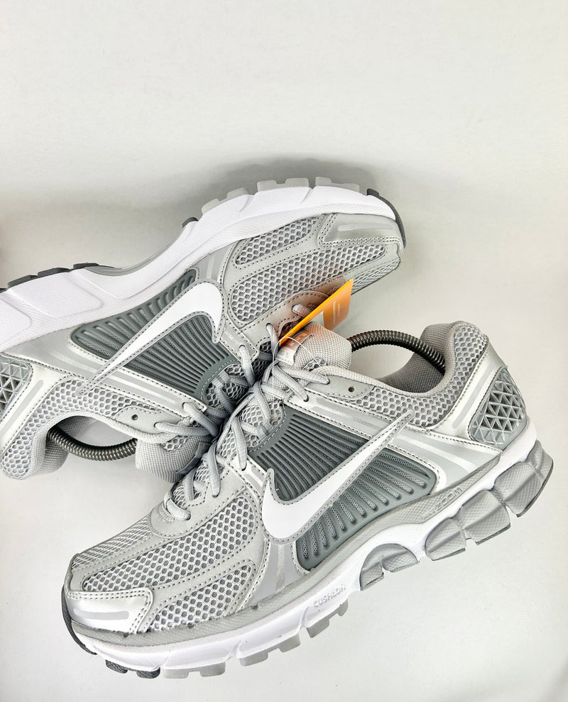 42 - Nike Zoom Vomero 5 Cool Grey