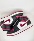 40 - Nike Air Jordan 1 Mid Bred Toe