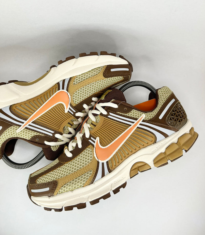 38 - Nike Zoom Vomero 5 Wheat Grass and Cacao Wow