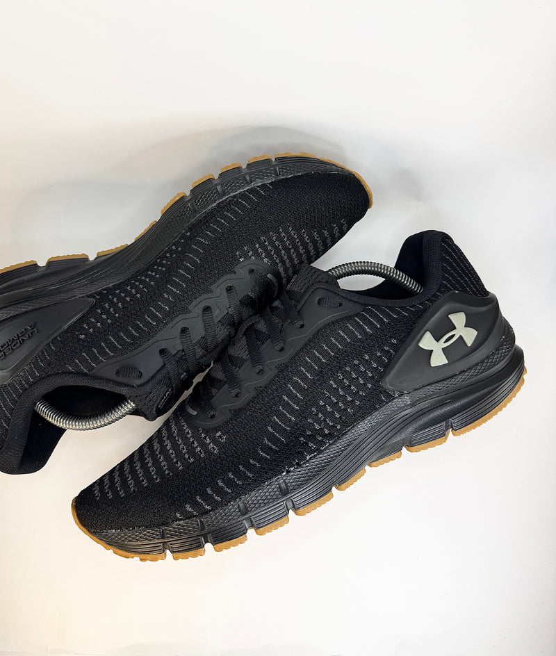 42 - Under Armour Charged Skyline 3