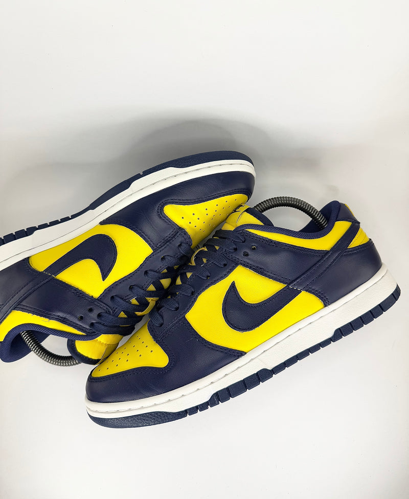 39 - Nike Dunk Low Michigan Varsity Maize