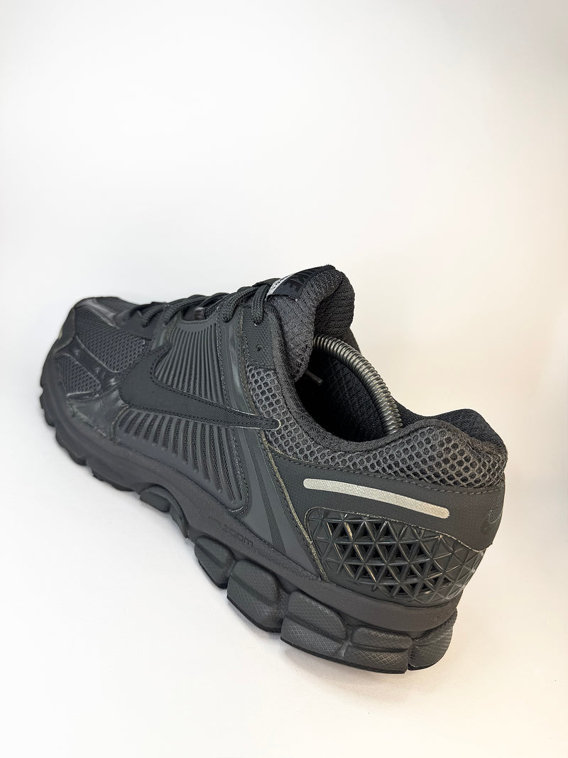 43 - Nike Zoom Vomero 5 Anthracite Black