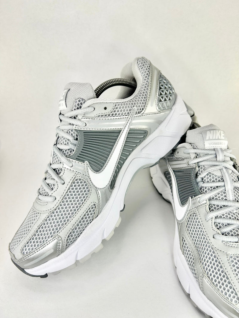 42 - Nike Zoom Vomero 5 Cool Grey