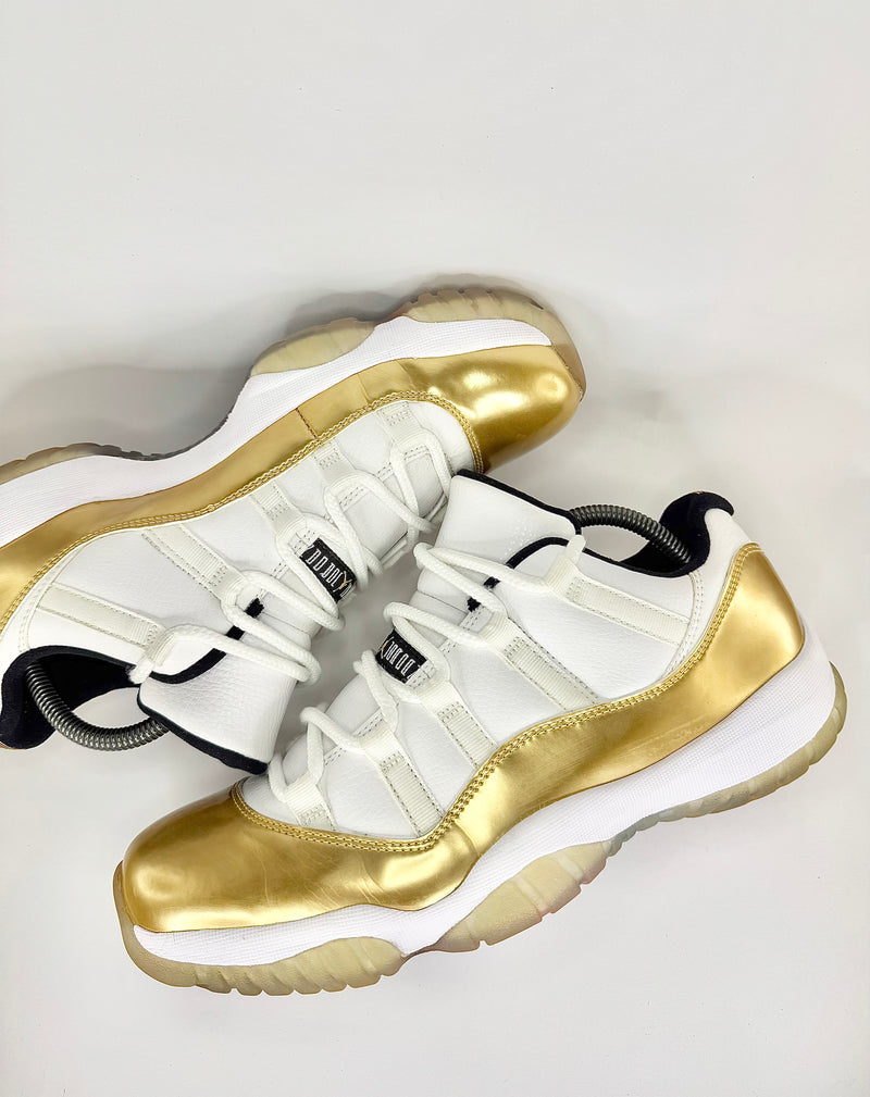 41 - Nike Air Jordan 11 Cerimonial Gold
