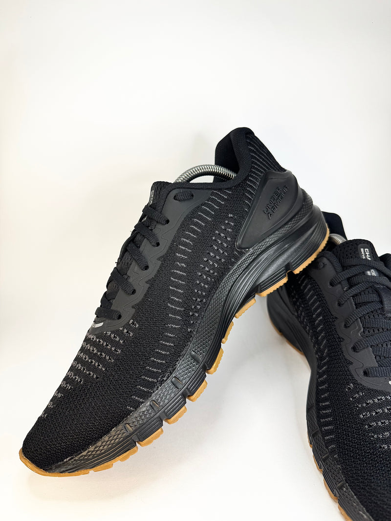 42 - Under Armour Charged Skyline 3