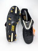 39 - Chuteira Nike Tiempo Natural Legend III Black White Gold (2010)