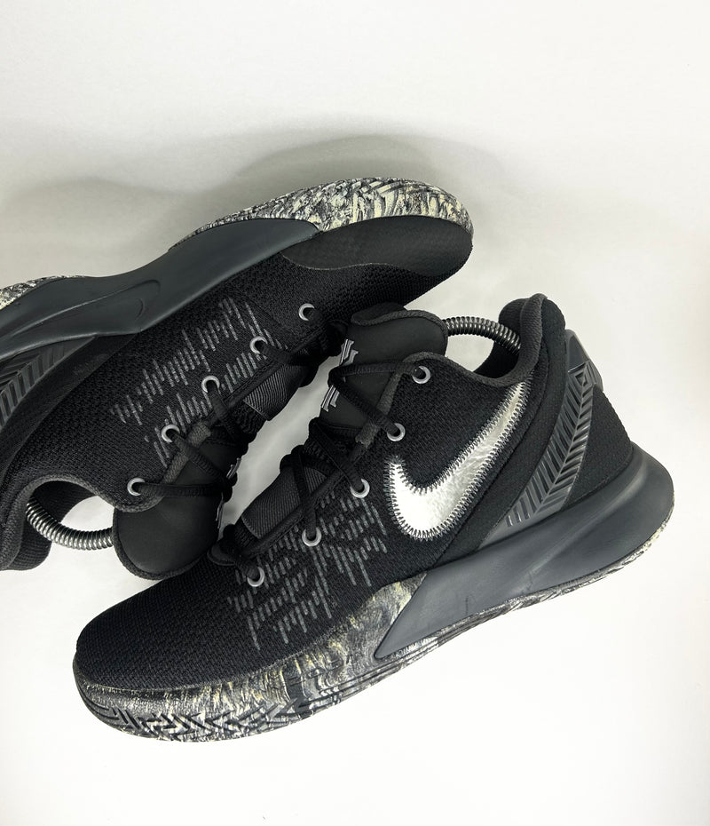 40 - Nike Kyrie Flytrap 2 Black Grey