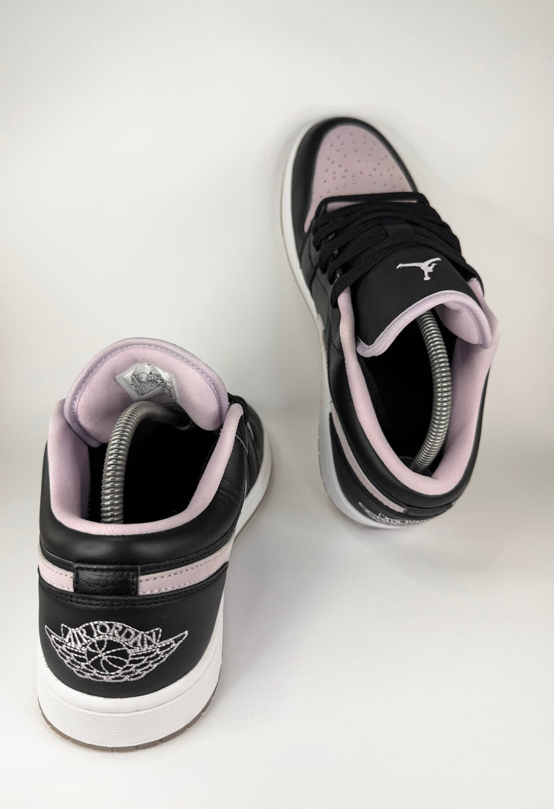 40 - Nike Air Jordan 1 Low SE Iced Lilac