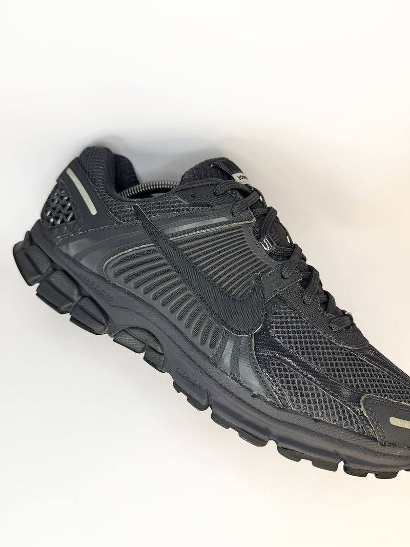 43 - Nike Zoom Vomero 5 Anthracite Black